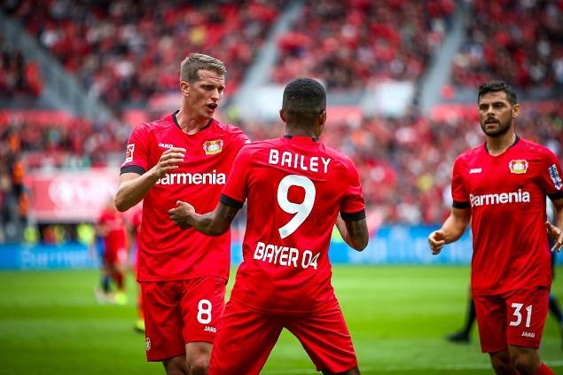 法兰克福日本双星连线破门，德甲上演东亚德比  